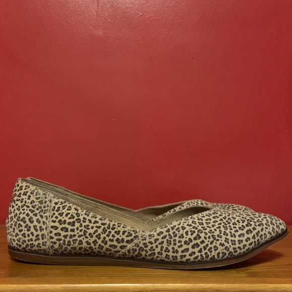 TOMS Women's Cheetah Print Jutti Flats - Picture 3 of 5